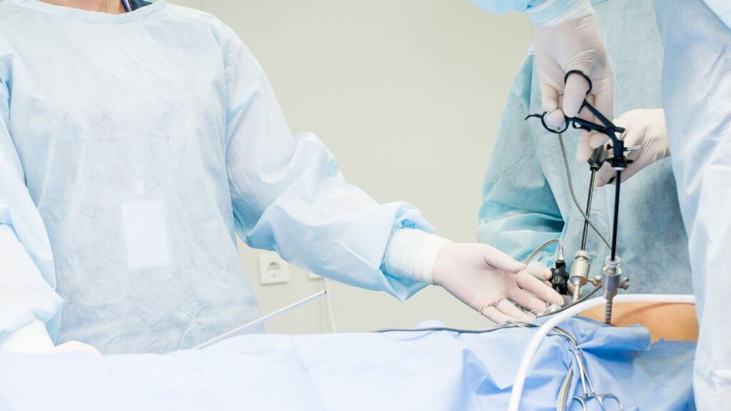 Laparoscopic surgery for endometriosis (1) Laparoscopic surgery removes endometriosis tissue, easing pain and preserving fertility